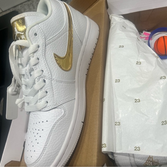 Jordan White and Gold Sneakers Premium Design - Picture 2 of 5